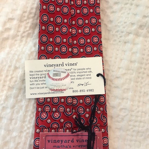NWT Vineyard Vines Chicago Cubs Red Neck Tie - Picture 6 of 8